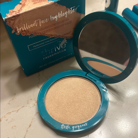 Thrive Cosmetics bundle - Picture 3 of 5